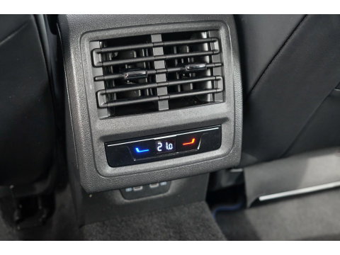 Volkswagen Golf R 2.0 TSI 320pk 8R 4Motion Performance Akrapovic Panoramadak Black edition IQ light DCC Camera
