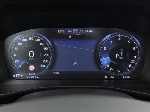 Volvo XC40 2.0 T4 R-Design Pano Leer Autopilot Camera Trekh. NAP