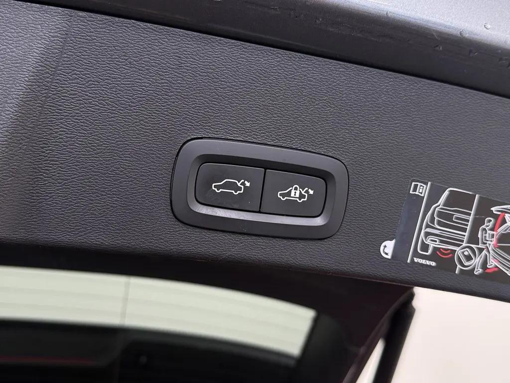 Volvo XC40 2.0 T4 R-Design Pano Leer Autopilot Camera Trekh. NAP