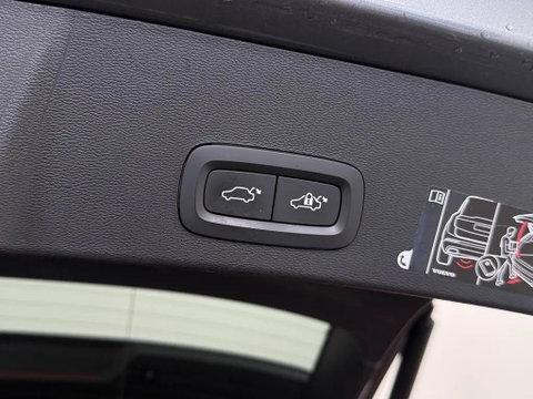 Volvo XC40 2.0 T4 R-Design Pano Leer Autopilot Camera Trekh. NAP