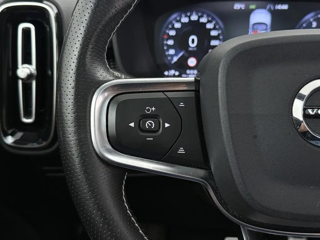 Volvo XC40 2.0 T4 R-Design Pano Leer Autopilot Camera Trekh. NAP