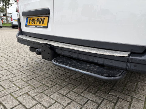 Volkswagen Crafter 35 2.0 TDI 140pk L4H3 ( voorheen L3H2 ) Comfortline / vaste prijs rijklaar € 19.950 ex btw / lease vanaf € 336 / euro 6 / bpm vrij / airco / 270 graden achterdeuren / achteruit rijcamera