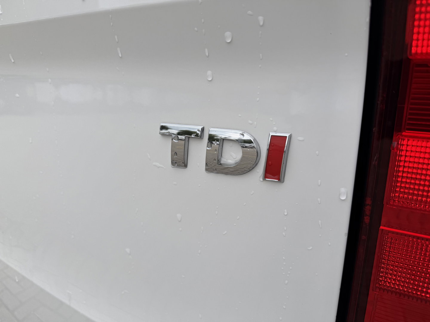 Volkswagen Crafter 35 2.0 TDI 140pk L4H3 ( voorheen L3H2 ) Comfortline / vaste prijs rijklaar € 19.950 ex btw / lease vanaf € 336 / euro 6 / bpm vrij / airco / 270 graden achterdeuren / achteruit rijcamera