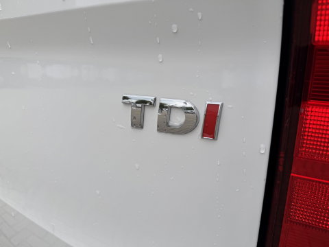 Volkswagen Crafter 35 2.0 TDI 140pk L4H3 ( voorheen L3H2 ) Comfortline / vaste prijs rijklaar € 19.950 ex btw / lease vanaf € 336 / euro 6 / bpm vrij / airco / 270 graden achterdeuren / achteruit rijcamera
