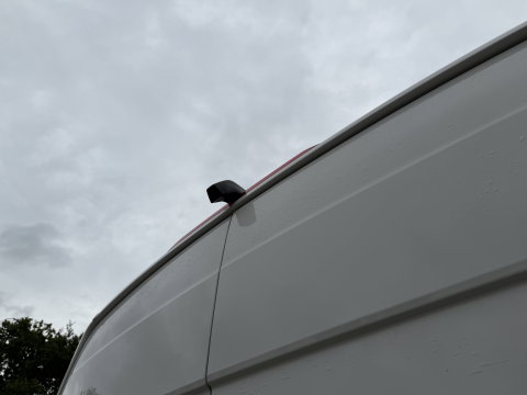 Volkswagen Crafter 35 2.0 TDI 140pk L4H3 ( voorheen L3H2 ) Comfortline / vaste prijs rijklaar € 19.950 ex btw / lease vanaf € 336 / euro 6 / bpm vrij / airco / 270 graden achterdeuren / achteruit rijcamera