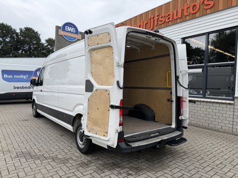 Volkswagen Crafter 35 2.0 TDI 140pk L4H3 ( voorheen L3H2 ) Comfortline / vaste prijs rijklaar € 19.950 ex btw / lease vanaf € 336 / euro 6 / bpm vrij / airco / 270 graden achterdeuren / achteruit rijcamera