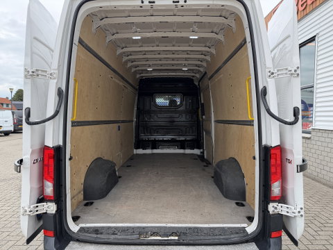 Volkswagen Crafter 35 2.0 TDI 140pk L4H3 ( voorheen L3H2 ) Comfortline / vaste prijs rijklaar € 19.950 ex btw / lease vanaf € 336 / euro 6 / bpm vrij / airco / 270 graden achterdeuren / achteruit rijcamera
