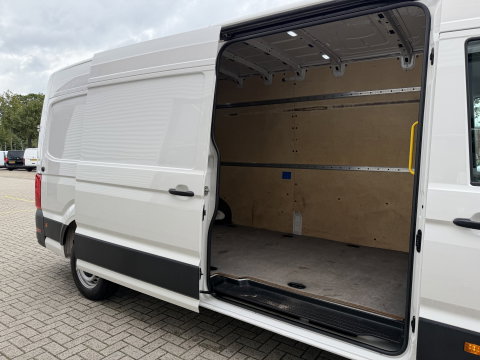 Volkswagen Crafter 35 2.0 TDI 140pk L4H3 ( voorheen L3H2 ) Comfortline / vaste prijs rijklaar € 19.950 ex btw / lease vanaf € 336 / euro 6 / bpm vrij / airco / 270 graden achterdeuren / achteruit rijcamera