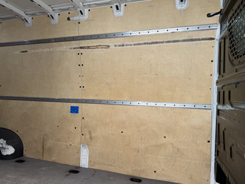 Volkswagen Crafter 35 2.0 TDI 140pk L4H3 ( voorheen L3H2 ) Comfortline / vaste prijs rijklaar € 19.950 ex btw / lease vanaf € 336 / euro 6 / bpm vrij / airco / 270 graden achterdeuren / achteruit rijcamera