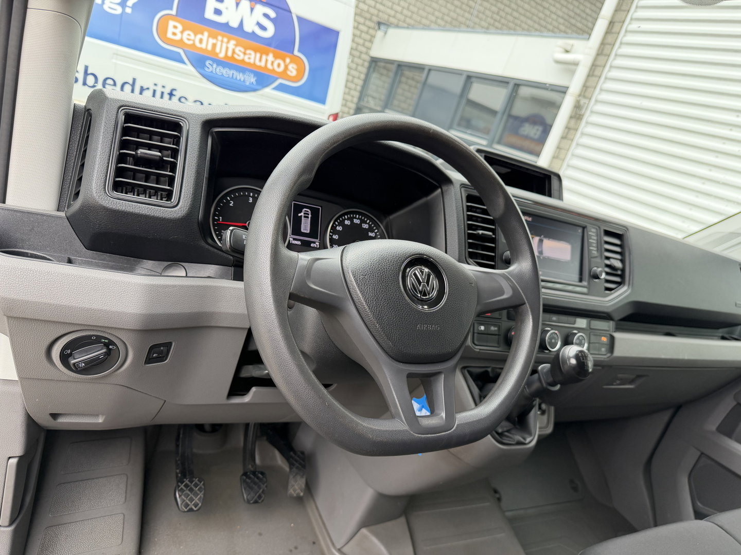 Volkswagen Crafter 35 2.0 TDI 140pk L4H3 ( voorheen L3H2 ) Comfortline / vaste prijs rijklaar € 19.950 ex btw / lease vanaf € 336 / euro 6 / bpm vrij / airco / 270 graden achterdeuren / achteruit rijcamera