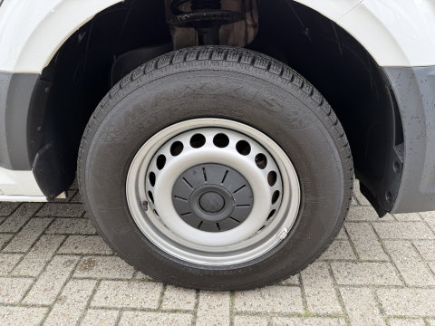 Volkswagen Crafter 35 2.0 TDI 140pk L4H3 ( voorheen L3H2 ) Comfortline / vaste prijs rijklaar € 19.950 ex btw / lease vanaf € 336 / euro 6 / bpm vrij / airco / 270 graden achterdeuren / achteruit rijcamera