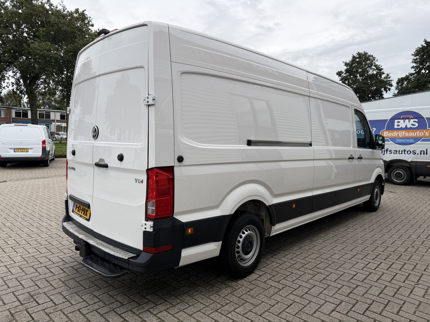 Volkswagen Crafter 35 2.0 TDI 140pk L4H3 ( voorheen L3H2 ) Comfortline / vaste prijs rijklaar € 19.950 ex btw / lease vanaf € 336 / euro 6 / bpm vrij / airco / 270 graden achterdeuren / achteruit rijcamera