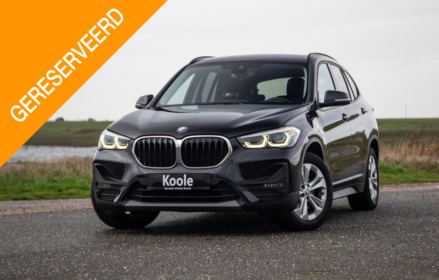 BMW X1 xDrive25e Executive X CAMERA / CARPLAY / HEAD UP DISPLAY / LEDER / LED / CRUISE CONTROLE / STOELVERWARMING