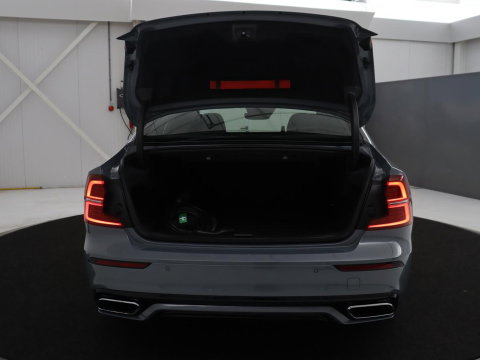 Volvo S60 2.0 Recharge T6 AWD Core | SOH 97,5% | Panoramadak | Stoel & Stuurverwarming | Pilot assist | Adaptive cruise | Navigatie | Bluetooth | Carplay | Climate control | Harman Kardon | DAB+