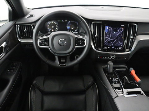 Volvo S60 2.0 Recharge T6 AWD Core | SOH 97,5% | Panoramadak | Stoel & Stuurverwarming | Pilot assist | Adaptive cruise | Navigatie | Bluetooth | Carplay | Climate control | Harman Kardon | DAB+