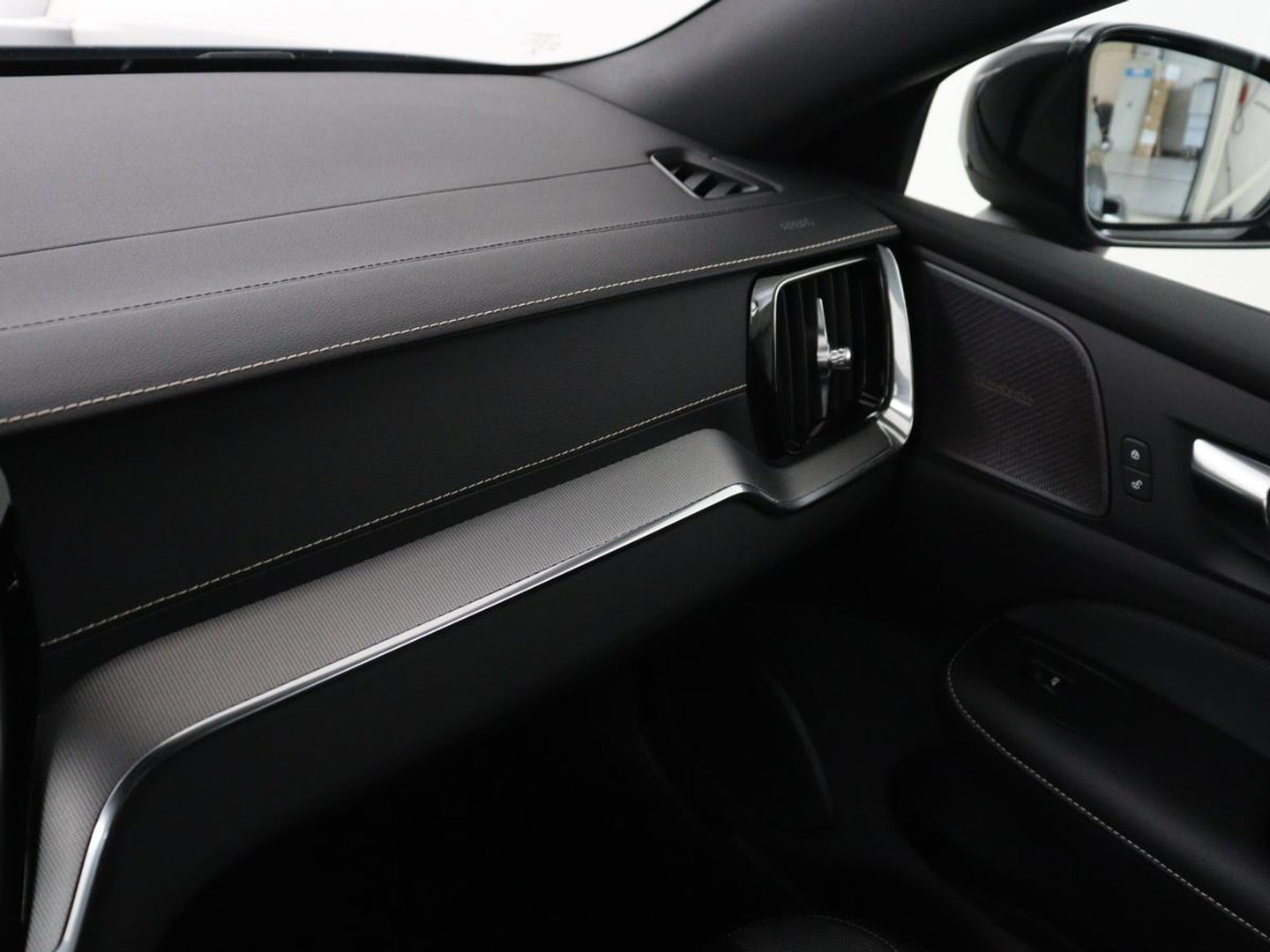 Volvo S60 2.0 Recharge T6 AWD Core | SOH 97,5% | Panoramadak | Stoel & Stuurverwarming | Pilot assist | Adaptive cruise | Navigatie | Bluetooth | Carplay | Climate control | Harman Kardon | DAB+