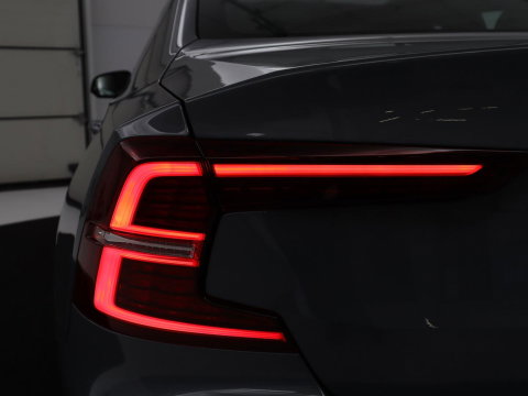 Volvo S60 2.0 Recharge T6 AWD Core | SOH 97,5% | Panoramadak | Stoel & Stuurverwarming | Pilot assist | Adaptive cruise | Navigatie | Bluetooth | Carplay | Climate control | Harman Kardon | DAB+