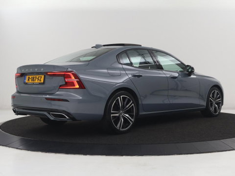 Volvo S60 2.0 Recharge T6 AWD Core | SOH 97,5% | Panoramadak | Stoel & Stuurverwarming | Pilot assist | Adaptive cruise | Navigatie | Bluetooth | Carplay | Climate control | Harman Kardon | DAB+