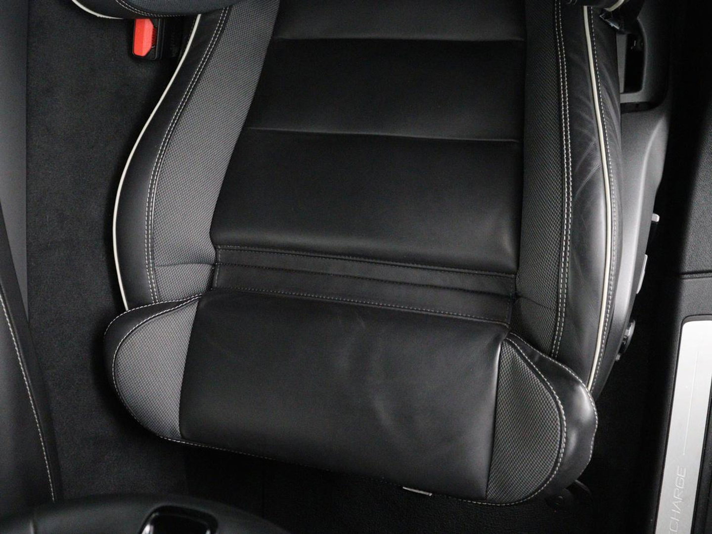 Volvo S60 2.0 Recharge T6 AWD Core | SOH 97,5% | Panoramadak | Stoel & Stuurverwarming | Pilot assist | Adaptive cruise | Navigatie | Bluetooth | Carplay | Climate control | Harman Kardon | DAB+