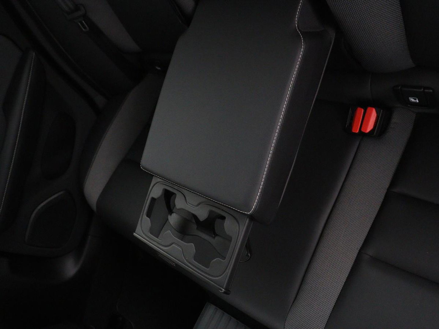 Volvo S60 2.0 Recharge T6 AWD Core | SOH 97,5% | Panoramadak | Stoel & Stuurverwarming | Pilot assist | Adaptive cruise | Navigatie | Bluetooth | Carplay | Climate control | Harman Kardon | DAB+