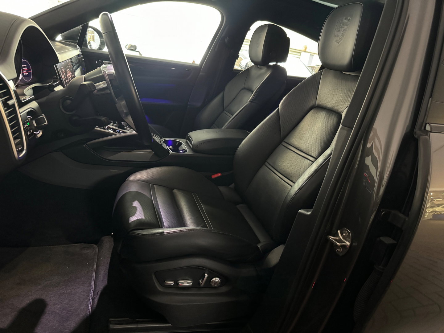 Porsche Cayenne Coupé 3.0 E-Hybrid Pano|Massage|Softclose|Trekhaak|360