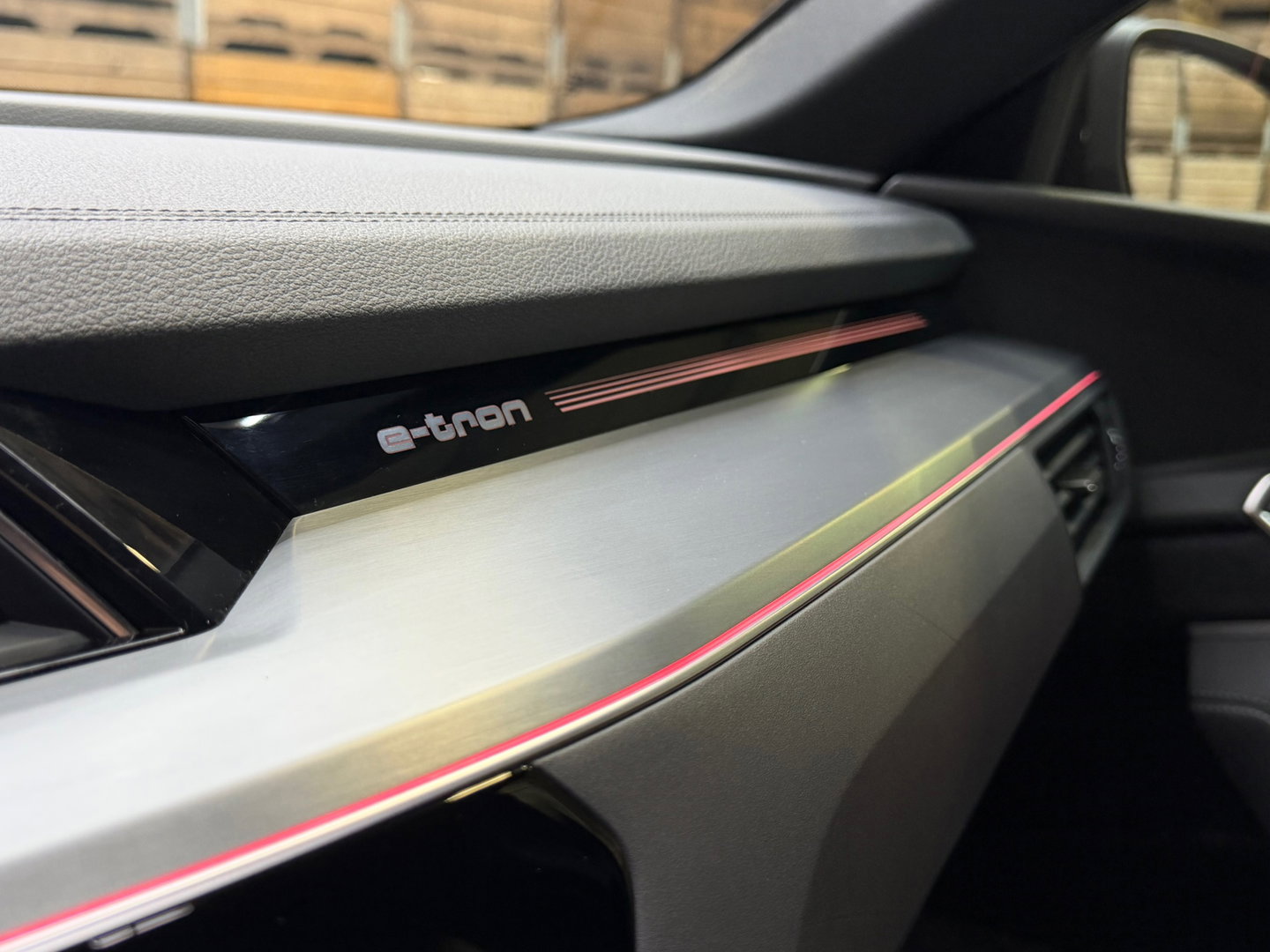 Audi Q8 e-tron SQ8 50 quattro S Edition 95 kWh,21"LM, Pano, Adaptive Cruise, 360, Trekhaak, Luchtvering, Leder