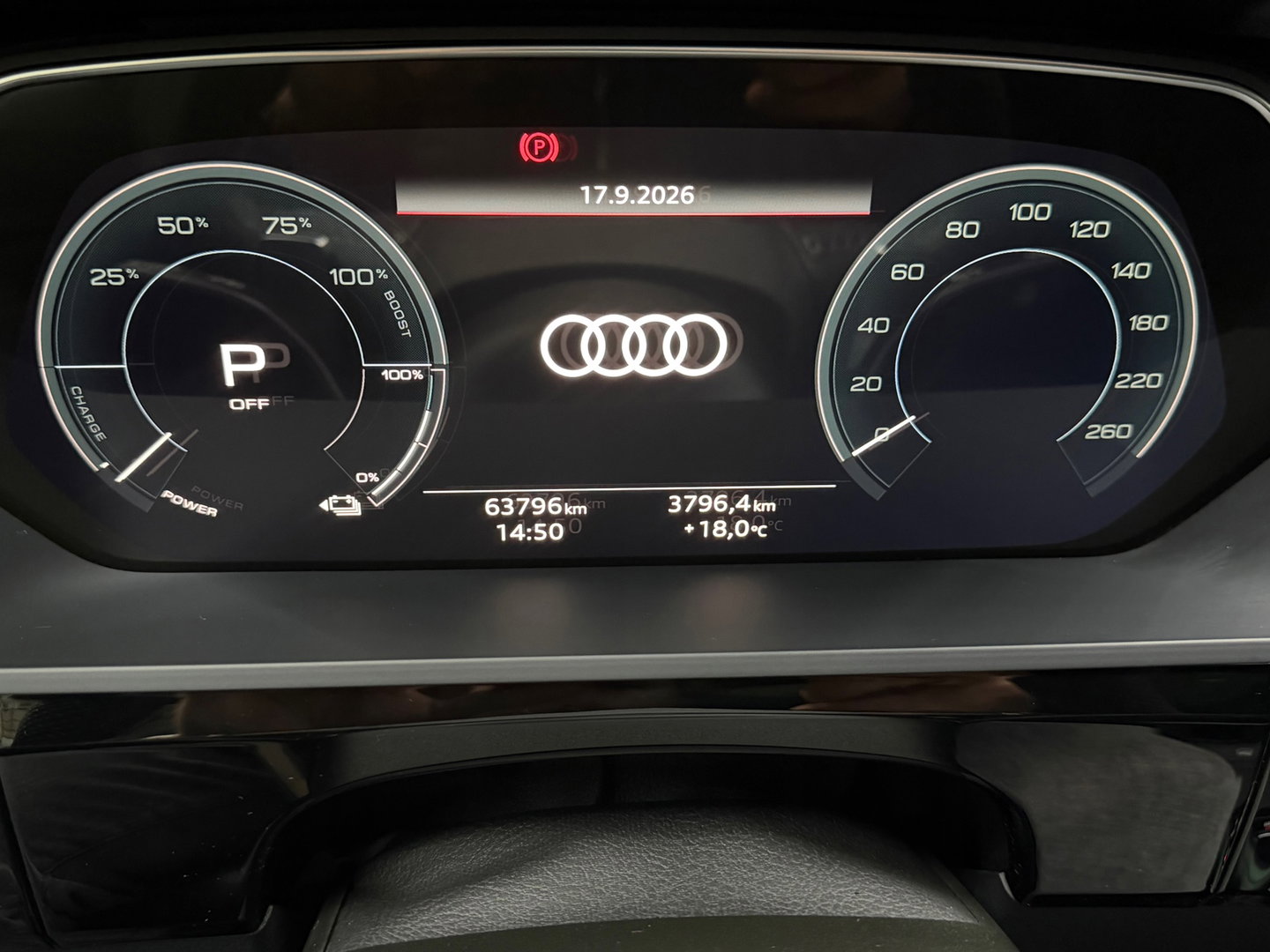 Audi Q8 e-tron SQ8 50 quattro S Edition 95 kWh,21"LM, Pano, Adaptive Cruise, 360, Trekhaak, Luchtvering, Leder