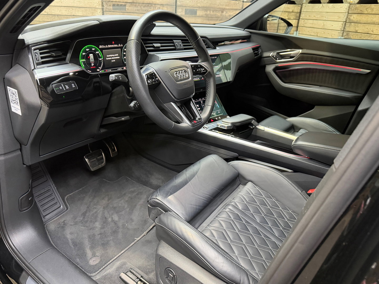 Audi Q8 e-tron SQ8 50 quattro S Edition 95 kWh,21"LM, Pano, Adaptive Cruise, 360, Trekhaak, Luchtvering, Leder