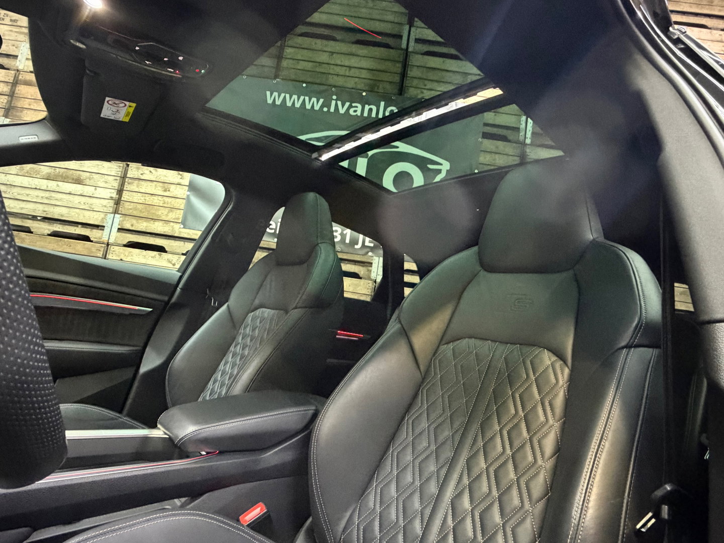 Audi Q8 e-tron SQ8 50 quattro S Edition 95 kWh,21"LM, Pano, Adaptive Cruise, 360, Trekhaak, Luchtvering, Leder