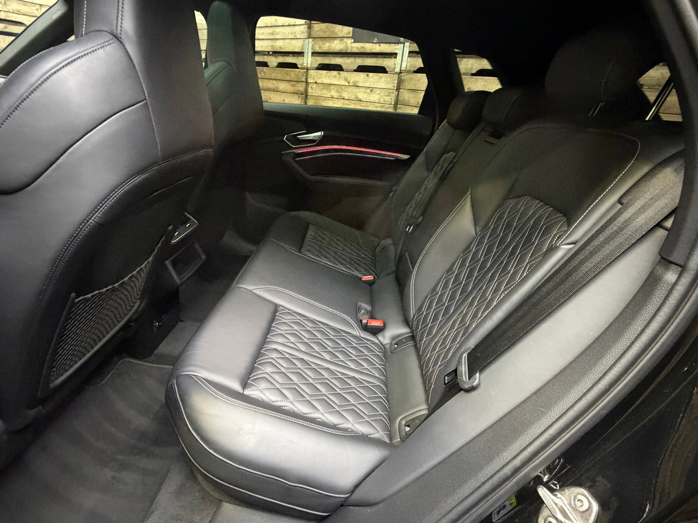 Audi Q8 e-tron SQ8 50 quattro S Edition 95 kWh,21"LM, Pano, Adaptive Cruise, 360, Trekhaak, Luchtvering, Leder