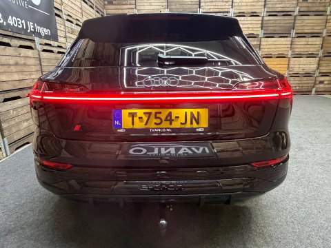 Audi Q8 e-tron SQ8 50 quattro S Edition 95 kWh,21"LM, Pano, Adaptive Cruise, 360, Trekhaak, Luchtvering, Leder