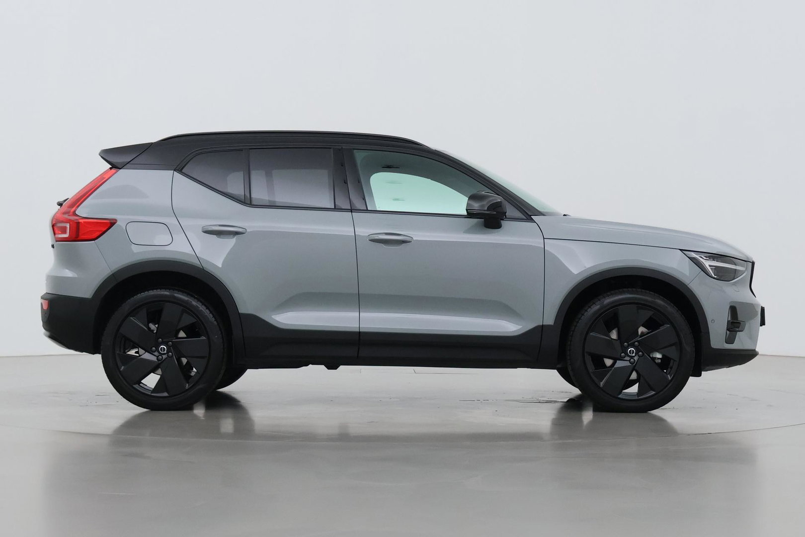 Volvo XC40 2.0 B3 Plus Black Edition | Harman/Kardon | 360° Camera | Pilot Assist | BLIS | Stoel+Stuurverwarming | Pixel-LED | Memory | ACC | 20 Inch