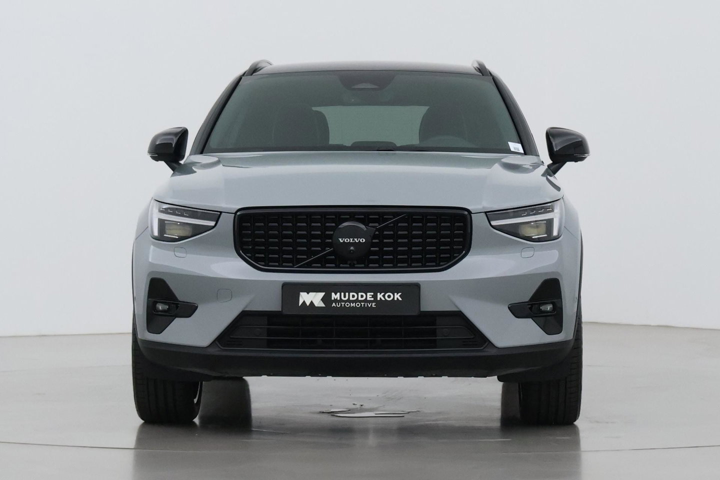Volvo XC40 2.0 B3 Plus Black Edition | Harman/Kardon | 360° Camera | Pilot Assist | BLIS | Stoel+Stuurverwarming | Pixel-LED | Memory | ACC | 20 Inch