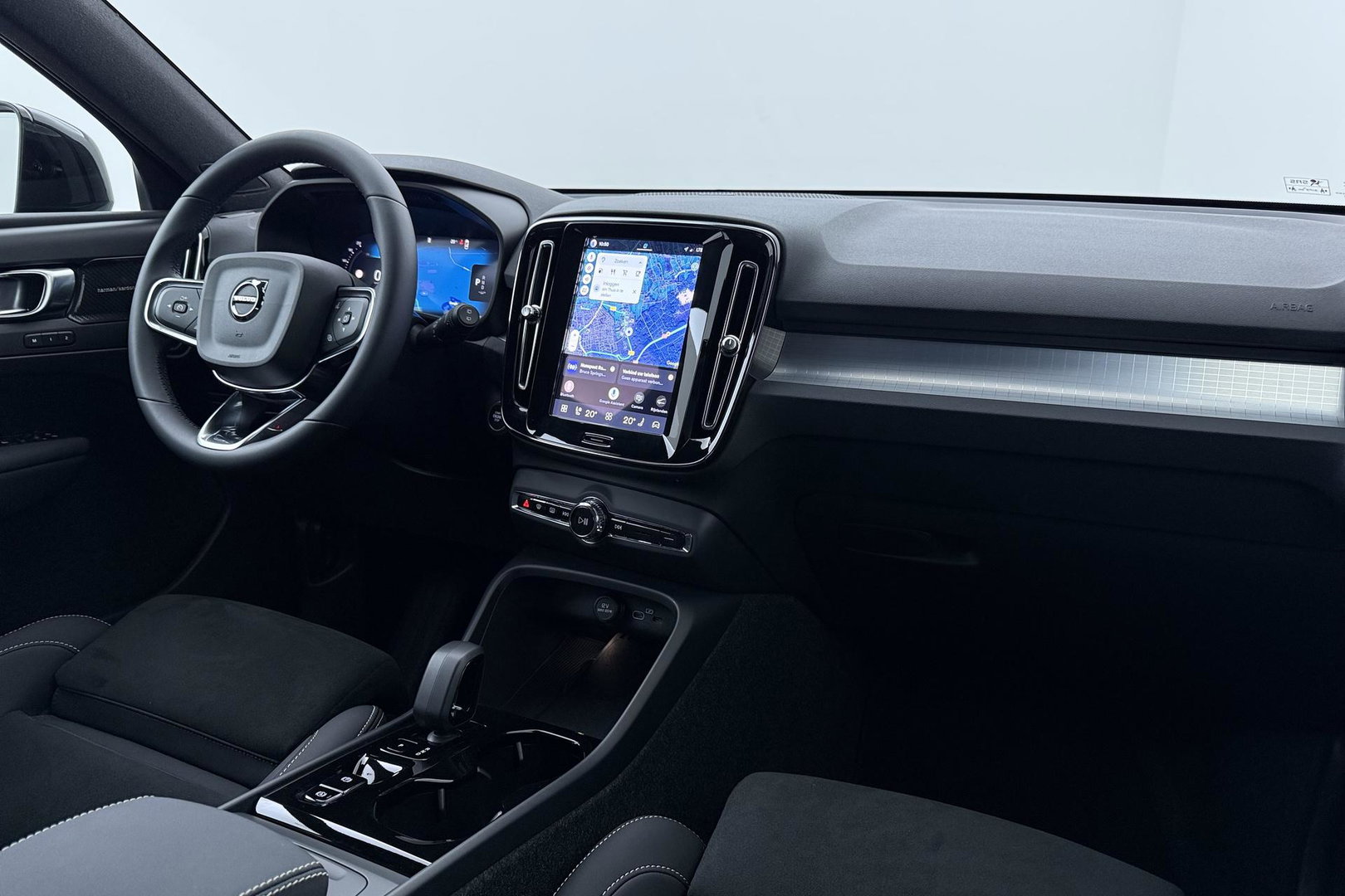Volvo XC40 2.0 B3 Plus Black Edition | Harman/Kardon | 360° Camera | Pilot Assist | BLIS | Stoel+Stuurverwarming | Pixel-LED | Memory | ACC | 20 Inch