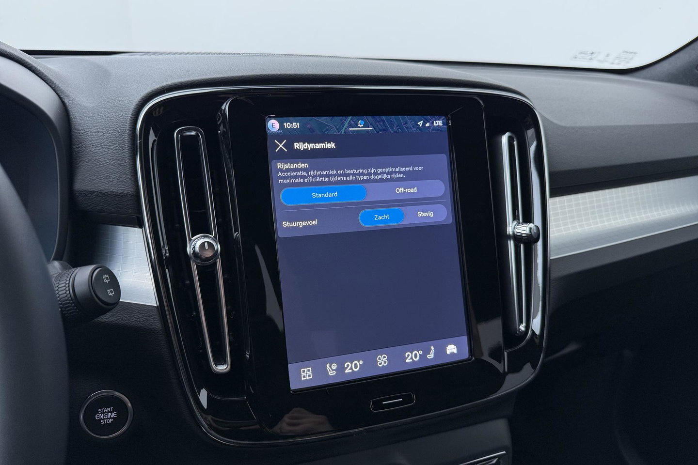 Volvo XC40 2.0 B3 Plus Black Edition | Harman/Kardon | 360° Camera | Pilot Assist | BLIS | Stoel+Stuurverwarming | Pixel-LED | Memory | ACC | 20 Inch