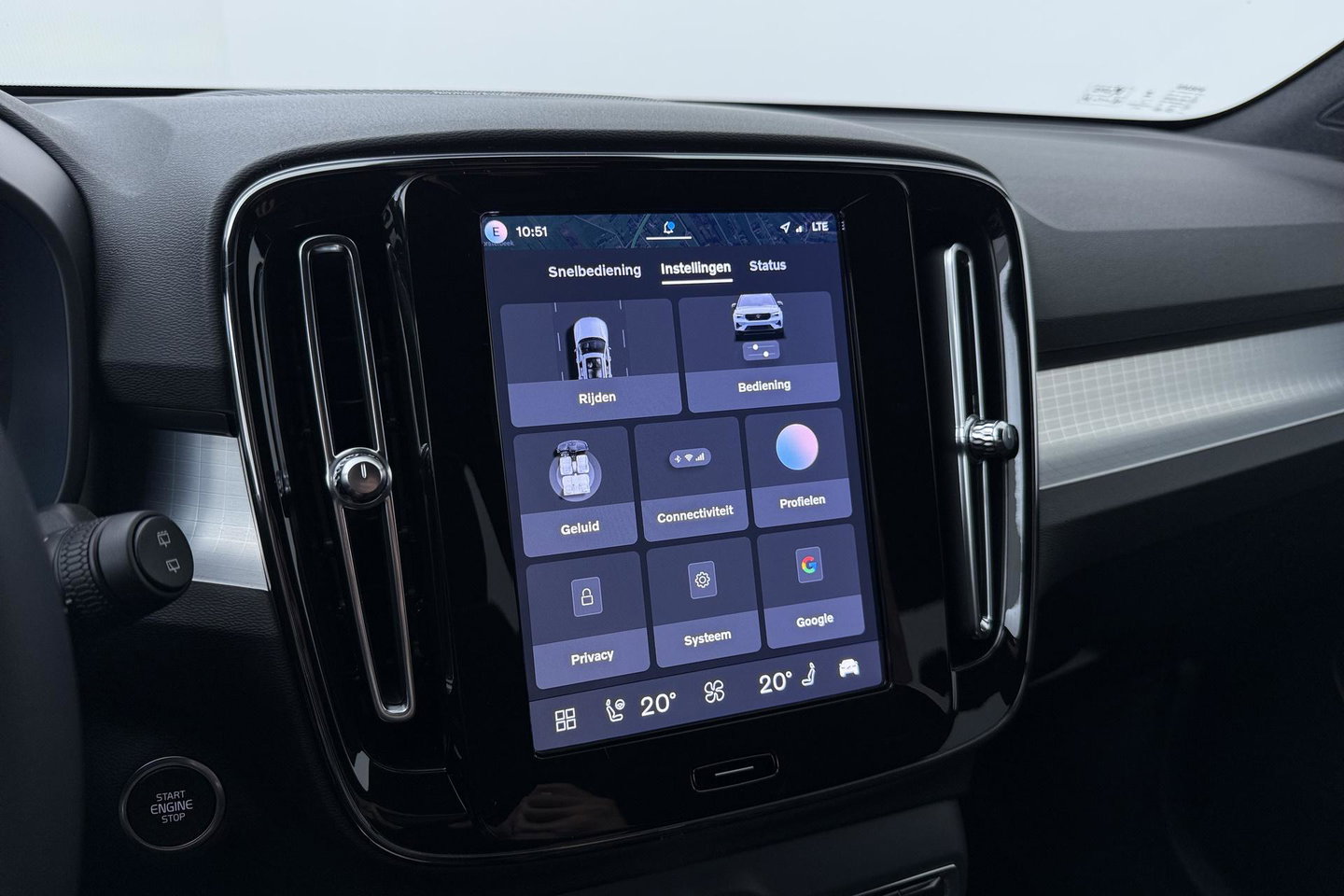 Volvo XC40 2.0 B3 Plus Black Edition | Harman/Kardon | 360° Camera | Pilot Assist | BLIS | Stoel+Stuurverwarming | Pixel-LED | Memory | ACC | 20 Inch