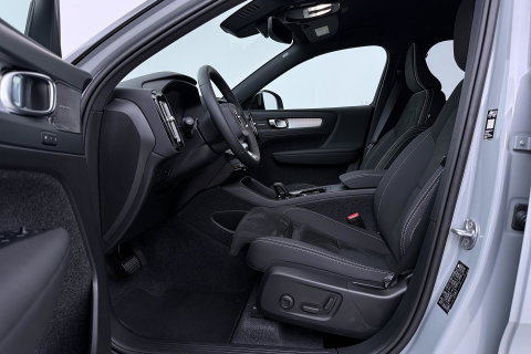 Volvo XC40 2.0 B3 Plus Black Edition | Harman/Kardon | 360° Camera | Pilot Assist | BLIS | Stoel+Stuurverwarming | Pixel-LED | Memory | ACC | 20 Inch