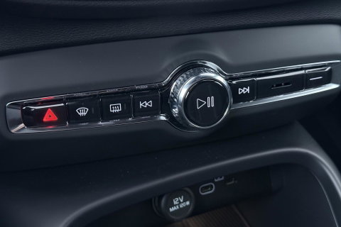 Volvo XC40 2.0 B3 Plus Black Edition | Harman/Kardon | 360° Camera | Pilot Assist | BLIS | Stoel+Stuurverwarming | Pixel-LED | Memory | ACC | 20 Inch