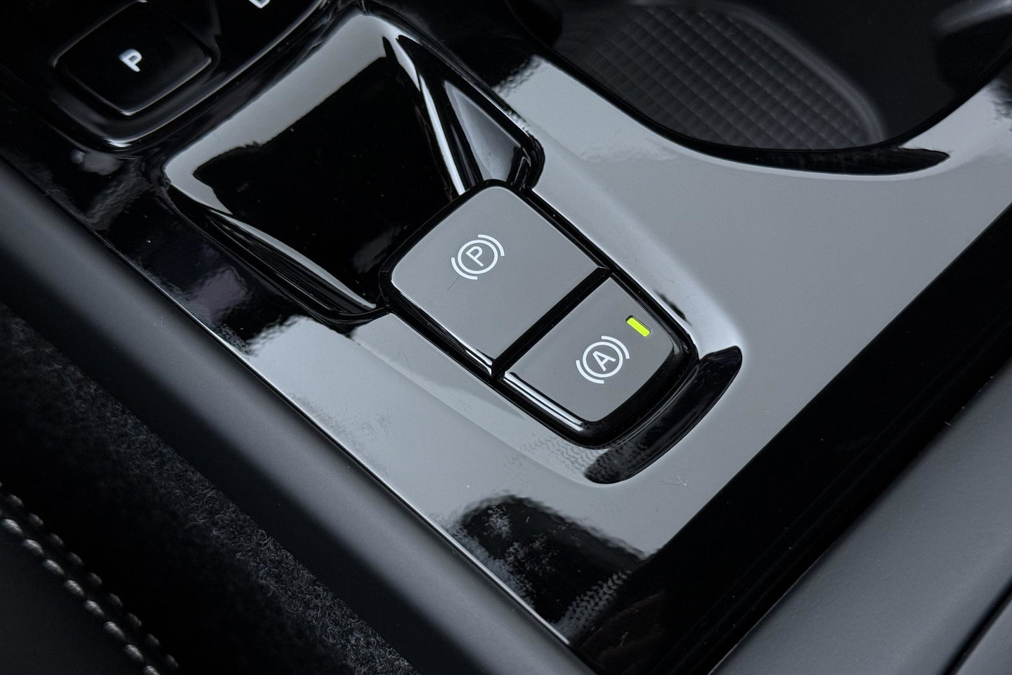 Volvo XC40 2.0 B3 Plus Black Edition | Harman/Kardon | 360° Camera | Pilot Assist | BLIS | Stoel+Stuurverwarming | Pixel-LED | Memory | ACC | 20 Inch