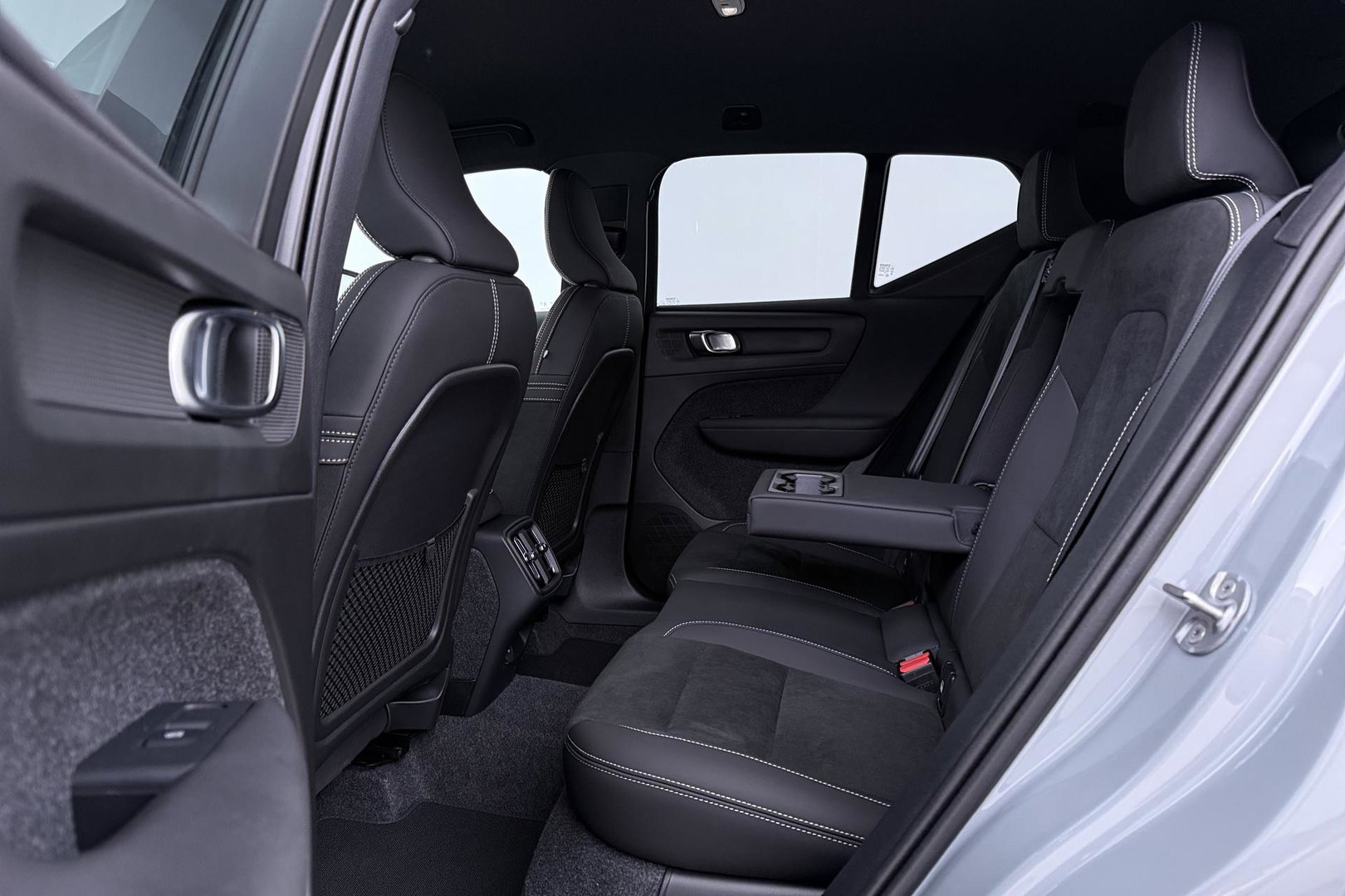 Volvo XC40 2.0 B3 Plus Black Edition | Harman/Kardon | 360° Camera | Pilot Assist | BLIS | Stoel+Stuurverwarming | Pixel-LED | Memory | ACC | 20 Inch