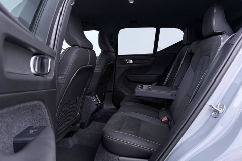 Volvo XC40 2.0 B3 Plus Black Edition | Harman/Kardon | 360° Camera | Pilot Assist | BLIS | Stoel+Stuurverwarming | Pixel-LED | Memory | ACC | 20 Inch