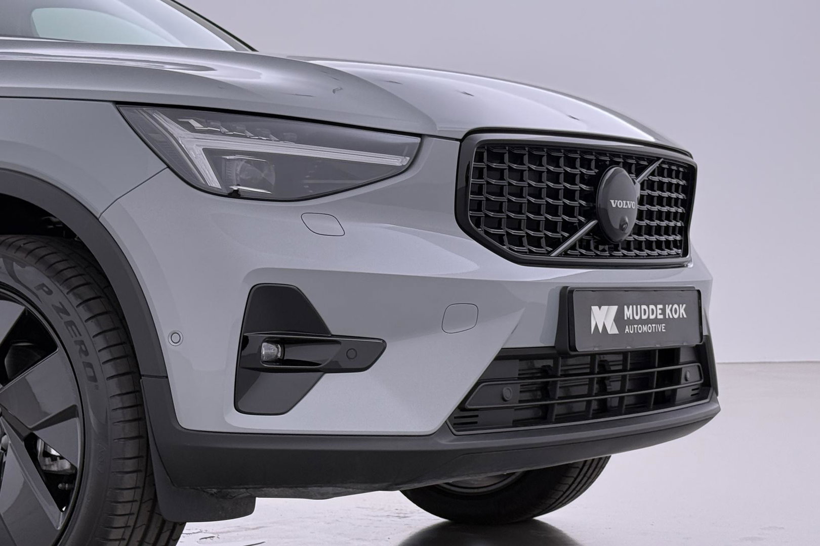 Volvo XC40 2.0 B3 Plus Black Edition | Harman/Kardon | 360° Camera | Pilot Assist | BLIS | Stoel+Stuurverwarming | Pixel-LED | Memory | ACC | 20 Inch