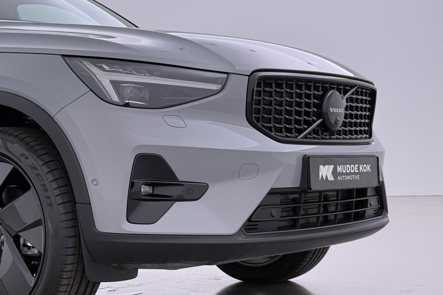 Volvo XC40 2.0 B3 Plus Black Edition | Harman/Kardon | 360° Camera | Pilot Assist | BLIS | Stoel+Stuurverwarming | Pixel-LED | Memory | ACC | 20 Inch