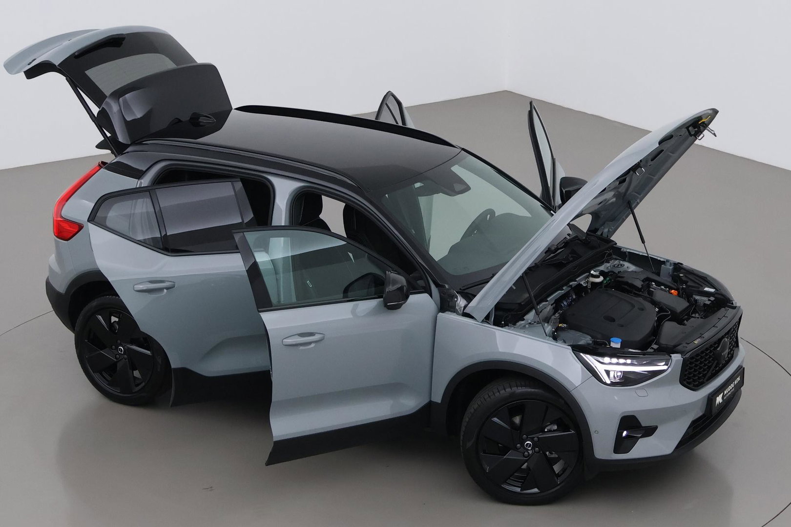 Volvo XC40 2.0 B3 Plus Black Edition | Harman/Kardon | 360° Camera | Pilot Assist | BLIS | Stoel+Stuurverwarming | Pixel-LED | Memory | ACC | 20 Inch