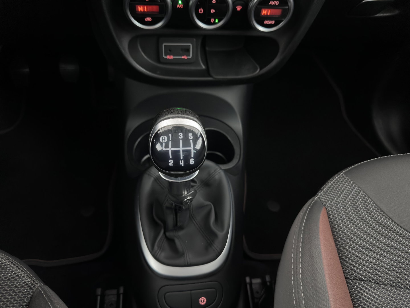 Fiat 500L Living 1.6 M-Jet Lounge *NAVI-FULLMAP | ALCANTARA-FABRIC | COMFORTSEATS | ECC | PDC | CRUISE | TOWBAR | 17''ALU*