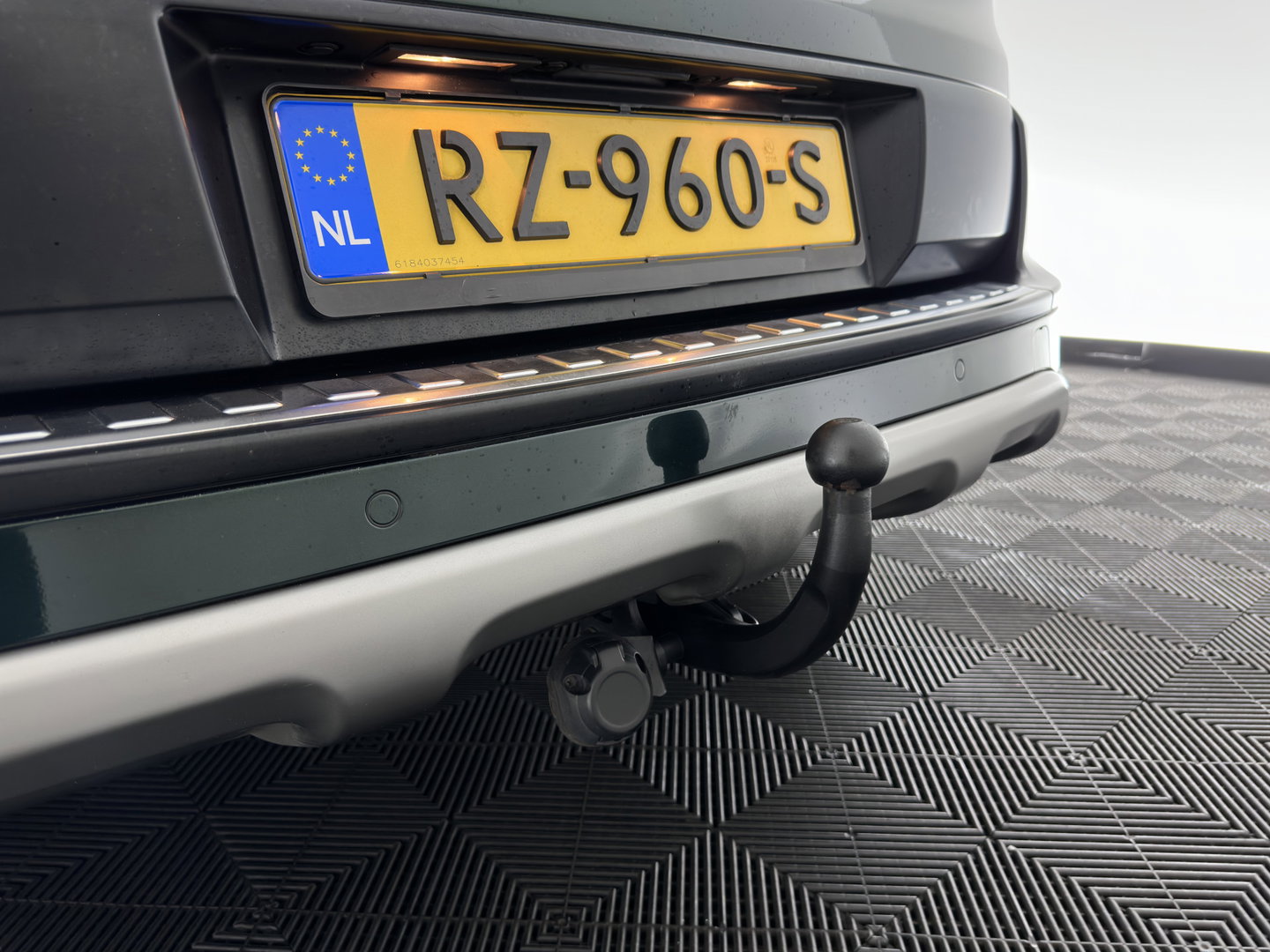 Fiat 500L Living 1.6 M-Jet Lounge *NAVI-FULLMAP | ALCANTARA-FABRIC | COMFORTSEATS | ECC | PDC | CRUISE | TOWBAR | 17''ALU*