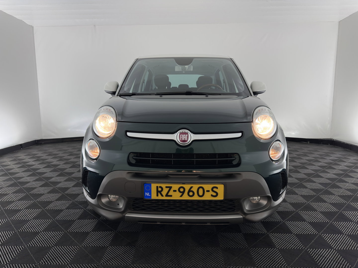 Fiat 500L Living 1.6 M-Jet Lounge *NAVI-FULLMAP | ALCANTARA-FABRIC | COMFORTSEATS | ECC | PDC | CRUISE | TOWBAR | 17''ALU*