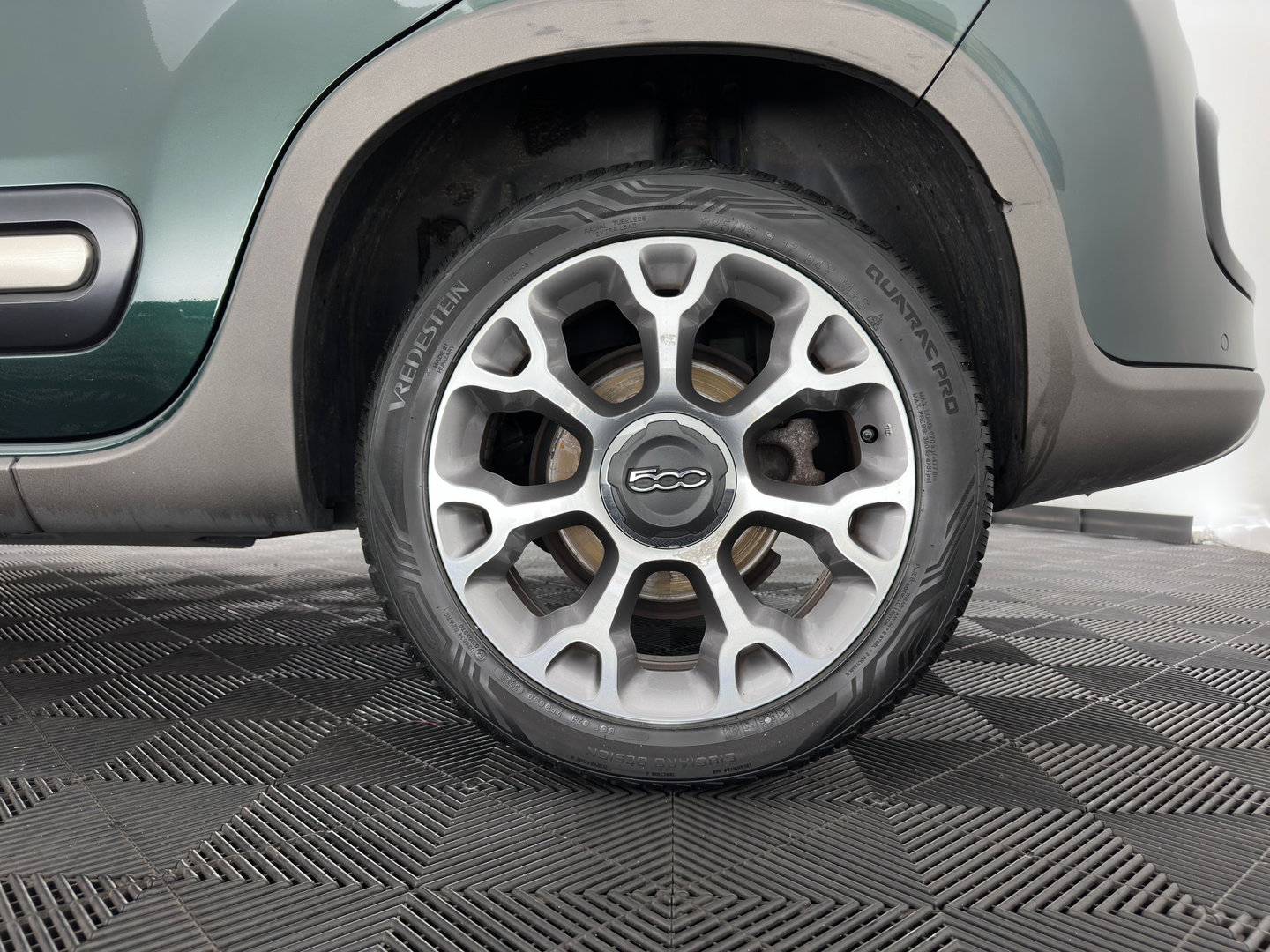 Fiat 500L Living 1.6 M-Jet Lounge *NAVI-FULLMAP | ALCANTARA-FABRIC | COMFORTSEATS | ECC | PDC | CRUISE | TOWBAR | 17''ALU*