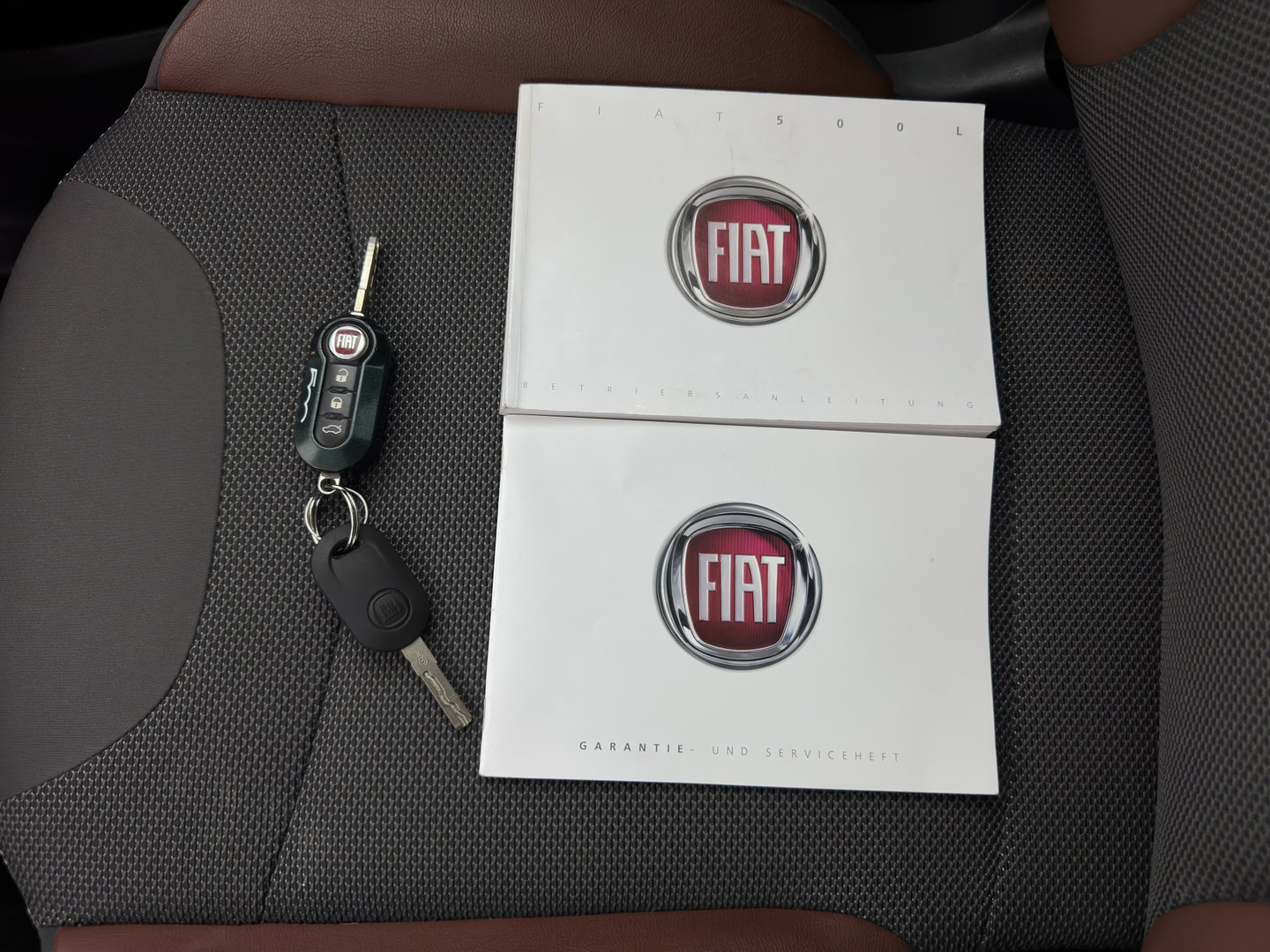 Fiat 500L Living 1.6 M-Jet Lounge *NAVI-FULLMAP | ALCANTARA-FABRIC | COMFORTSEATS | ECC | PDC | CRUISE | TOWBAR | 17''ALU*