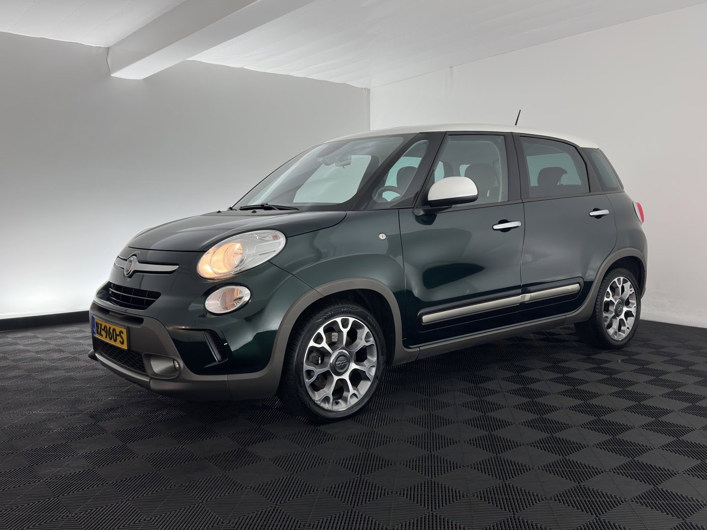 Fiat 500L Living 1.6 M-Jet Lounge *NAVI-FULLMAP | ALCANTARA-FABRIC | COMFORTSEATS | ECC | PDC | CRUISE | TOWBAR | 17''ALU*
